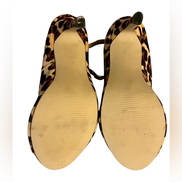 Hostess Pick 🥳💥 Leopard Print Women's Heels - Picture 5 of 10